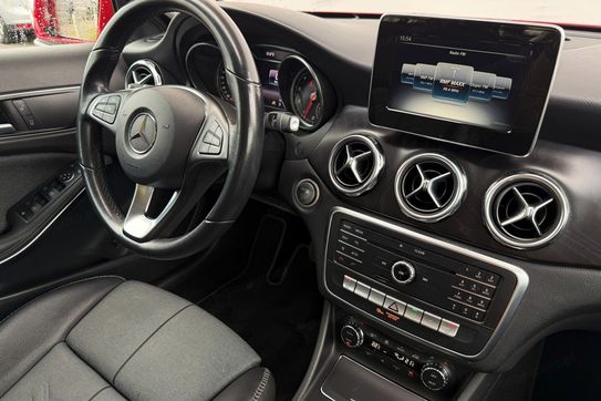 Mercedes GLA 200 7G-DCT Style