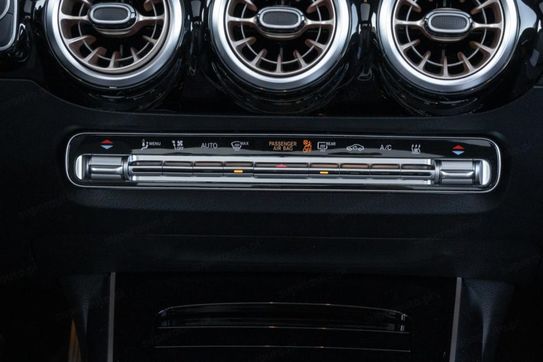 Mercedes EQA 250+  Electric Art