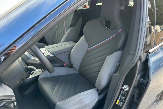 BMW iX xDrive45 100.6kWh