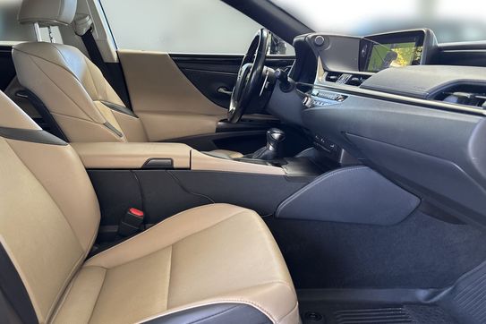 Lexus ES 300h Business Edition