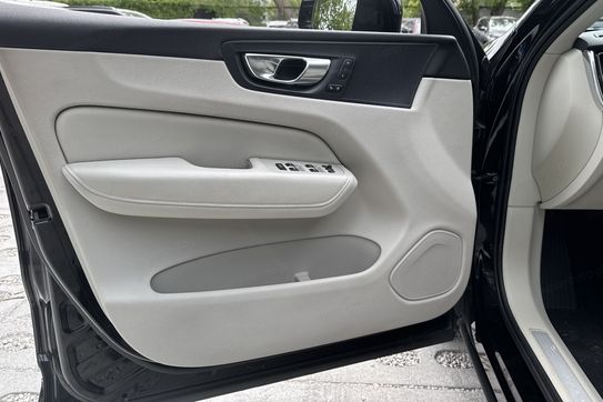 Volvo XC60 B4 D AWD Plus Bright