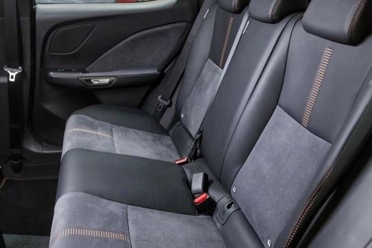 Lexus LBX Hybrid Cool