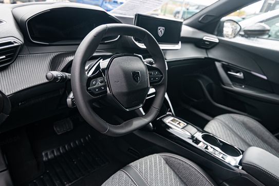 Peugeot 2008 Allure e-DCS 1.2 mHEV