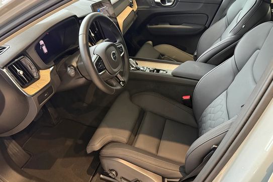 Volvo XC60 B5 B AWD Plus Dark