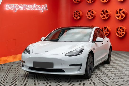 Tesla Model 3 RWD