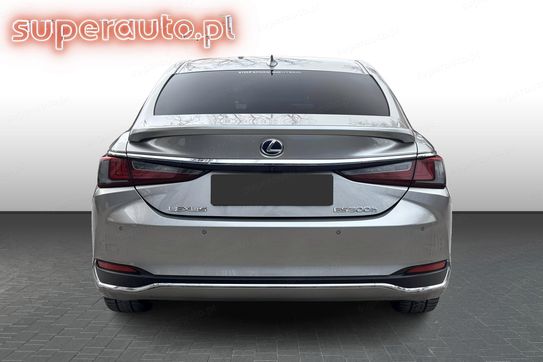 Lexus ES 300h Business Edition +