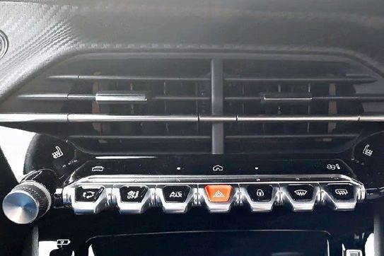 Peugeot 2008 Allure EAT8 1.2 PureTech