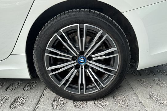 BMW Seria 3 330e xDrive M Sport