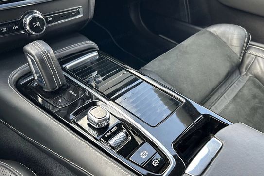 Volvo V90 T8 AWD Plug-In Hybrid R-Design