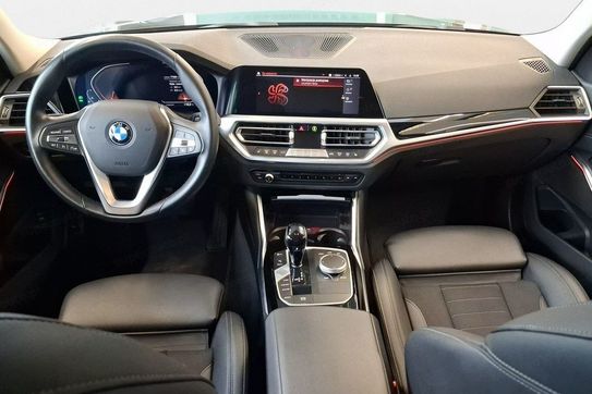 BMW Seria 3 318i aut