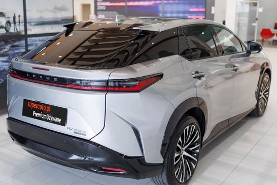 Lexus RZ 450e Omotenashi DIRECT4