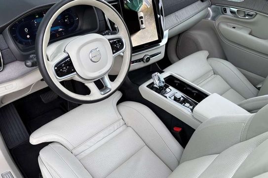 Volvo XC90 T8 AWD Plug-In Hybrid Ultra Bright