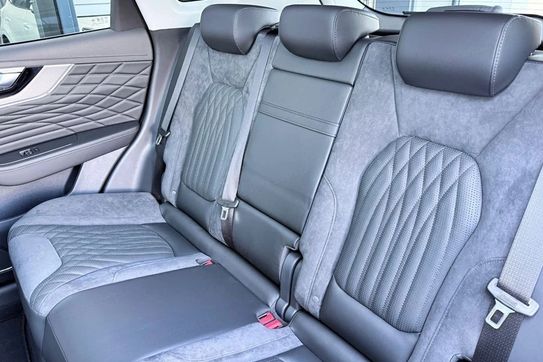 Hongqi HS5 2.0T AWD