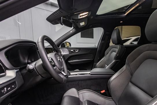 Volvo XC60 T8 AWD Plug-In Hybrid R-Design