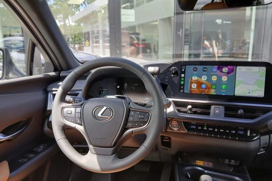 Lexus UX 300h F Sport Design