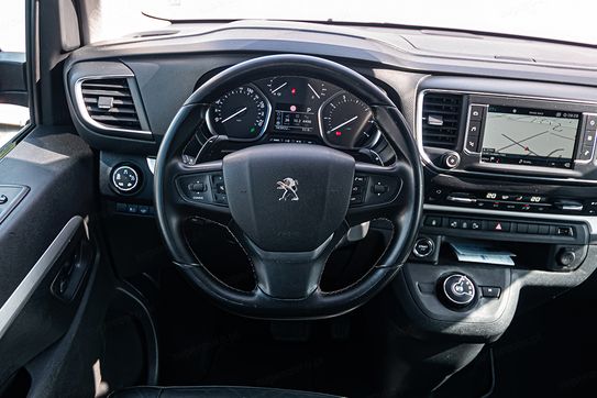 Peugeot Traveller L2H1 AT
