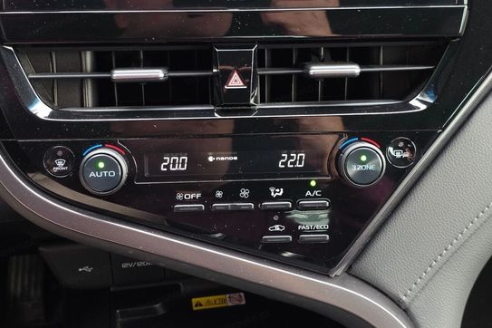 Toyota Camry 2.5 Hybrid Executive CVT
