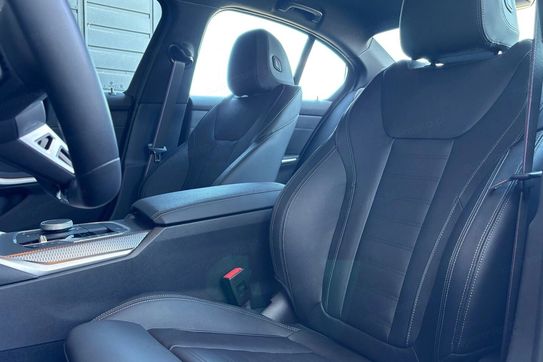 BMW Seria 3 330i xDrive M Sport