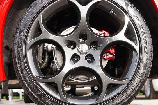 Alfa Romeo Stelvio 2.0 Turbo Tributo Italiano Q4