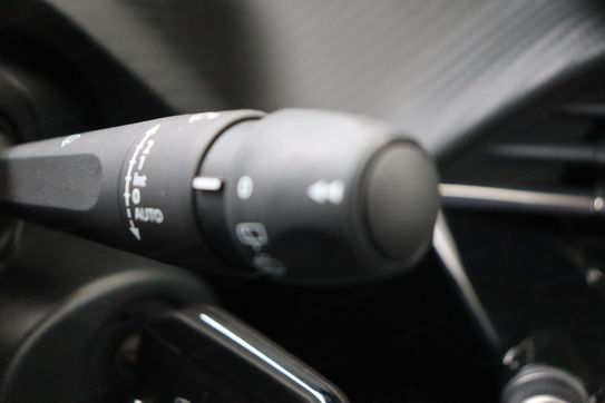 Peugeot 2008 STYLE 1.2 Turbo