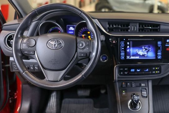 Toyota Auris Hybrid Selection