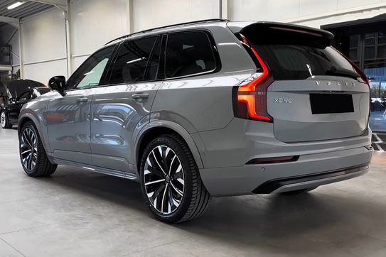 Volvo XC90 B5 AWD Ultra Dark