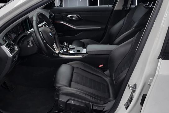 BMW Seria 3 318i Advantage