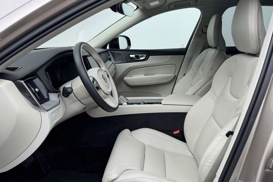 Volvo XC60 T8 Plug-In Hybrid AWD Ultra Dark