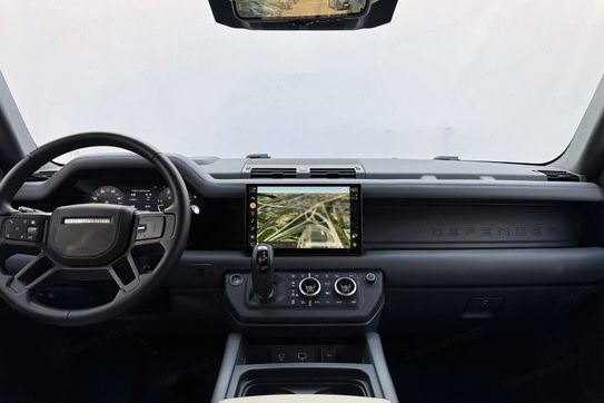 Land Rover Defender 110 D300 X-Dynamic HSE