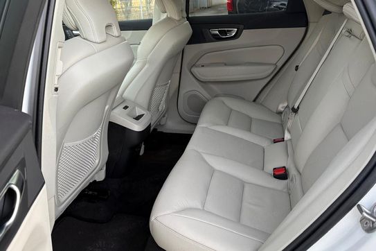 Volvo XC60 B5 B AWD Plus Dark