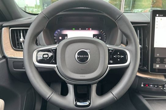 Volvo XC60 B5 AWD Plus Dark