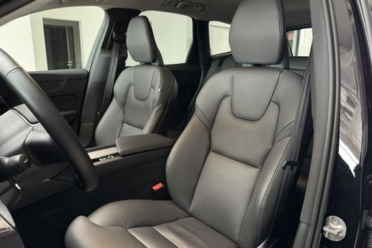 Volvo XC60 B5 B AWD Plus Dark