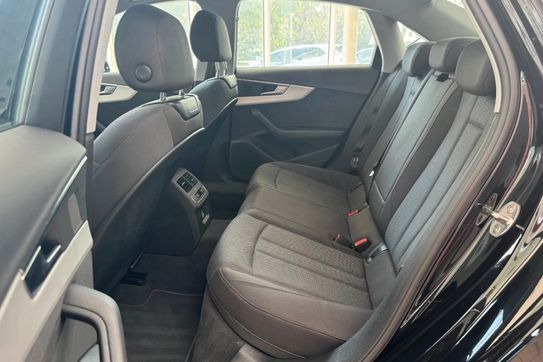 Audi A4 35 TFSI S Line