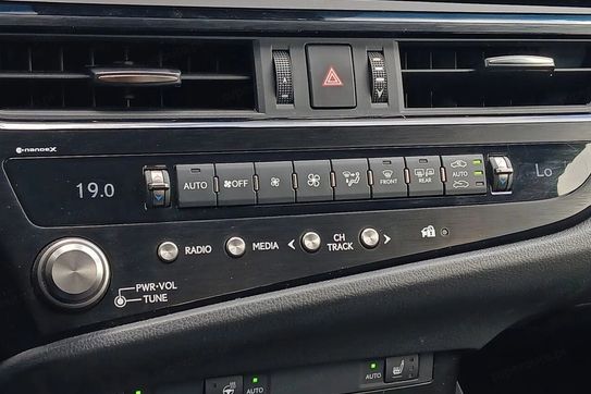 Lexus ES 300h Business Edition