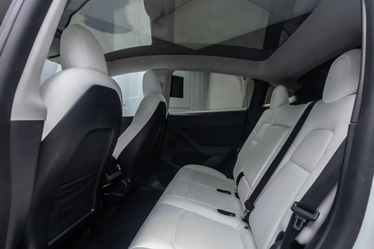 Tesla Model Y Long Range  Dual Motor AWD