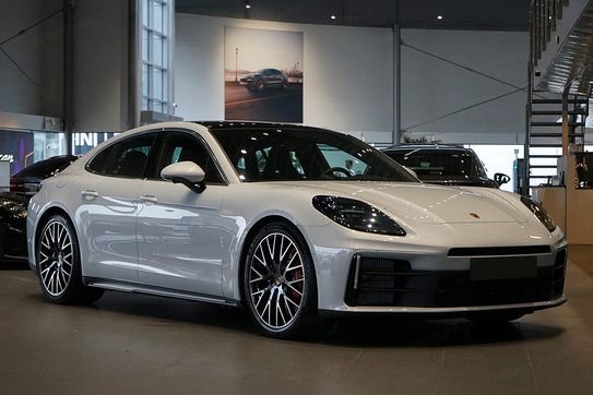 Porsche Panamera 4