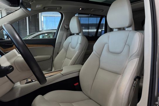 Volvo XC90 D5 AWD Momentum Pro 7os