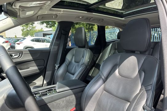 Volvo XC60 B5 B AWD Plus Dark