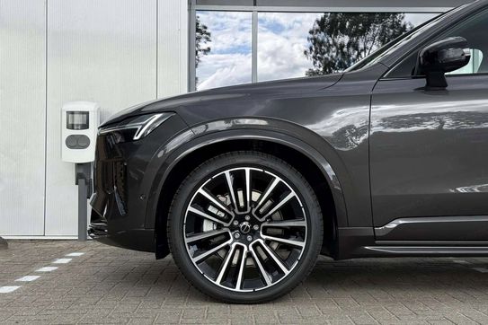 Volvo XC90 B5 AWD Ultra Dark