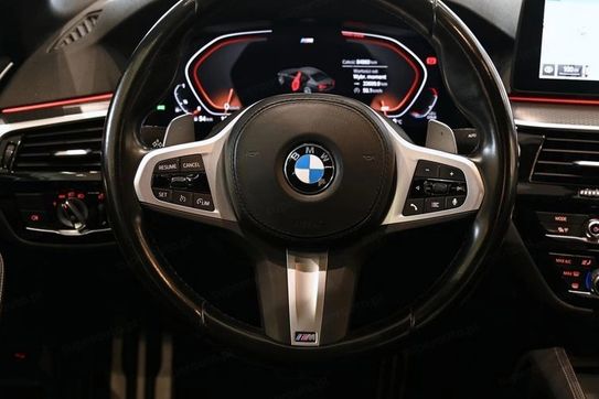BMW Seria 5 520i mHEV aut