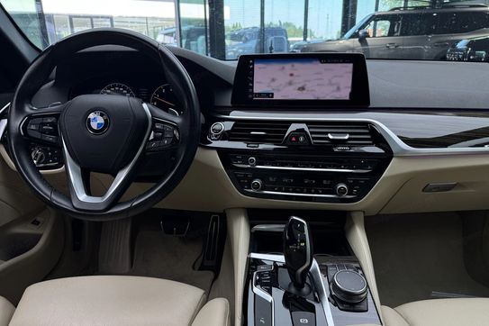 BMW Seria 5 530i xDrive M Sport sport