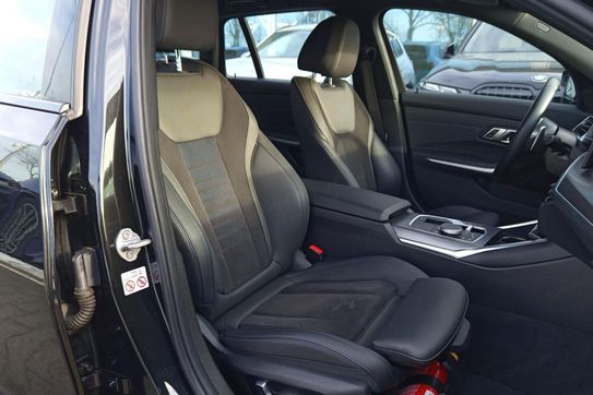 BMW Seria 3 320d xDrive M Sport sport-aut