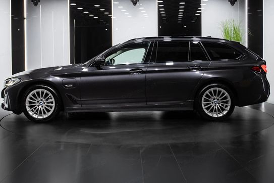 BMW Seria 5 530e xDrive Luxury Line aut