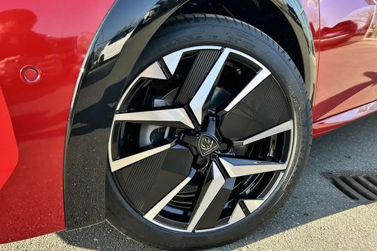 Peugeot 208 GT e-DCS6 1.2 mHEV