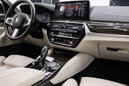 BMW Seria 5 520I Luxury Line