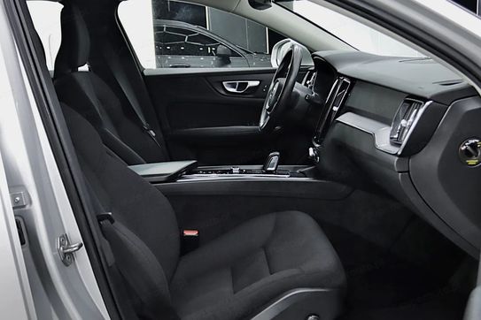 Volvo V60 B4 B Momentum Pro