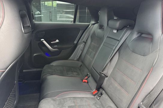 Mercedes CLA 200 AMG Line 7G-DCT