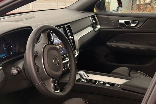 Volvo V60 B4 B Plus Dark