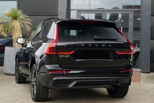 Volvo XC60 B5 AWD Plus Dark