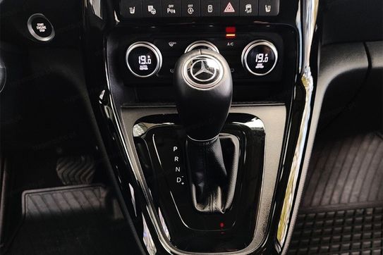 Mercedes T klasa T180d AT